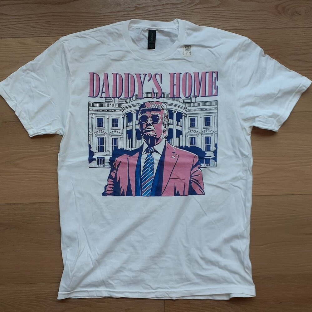New Small - Daddy's Home - Trump White House - White and Pink T-Shirt